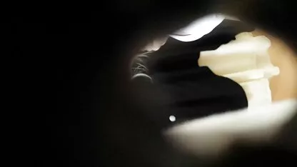 Une femme aimante qui fait de la masturbation sur le pénis de son mari et meilleurs films porn s'assoit dessus