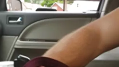 Fille les meilleurs pornos africains montre ses pieds avec pédicure rouge