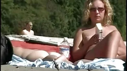 Puttans baise bon film xxx avec des clients dans la rue sans hésitation