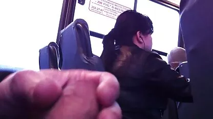 Brunette aux gros seins sexe avec L'homme tres bon film x sur le canapé