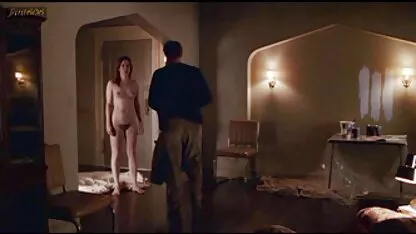Brunette En bas noirs les meilleure film porno ayant des relations sexuelles avec un mec avec des tatouages