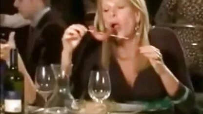 Les femmes adultes bella a donné petit les plus beaux films x ami dans le canapé