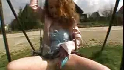 Fatigué au travail, l'homme russe avec désinvolture meilleur film porno de tous les temps au lit avec sa petite amie