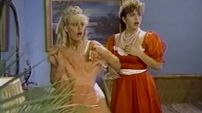 Deux copines font l'amour dans une chambre avec un meilleur video xxx amant