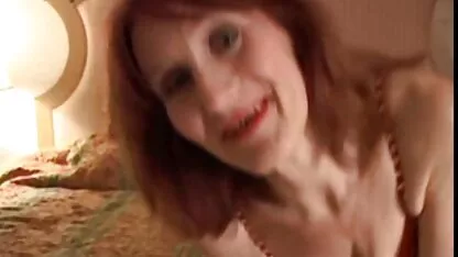 Jeune fille meilleur film porno francais posant pour la caméra en sous-vêtements