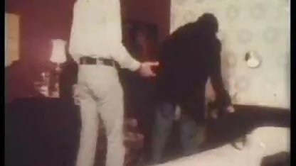 Brune je veux un bon film porno à gros seins baisée dans la séance de massage et de sperme dans sa chatte