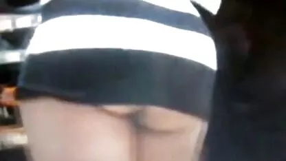 Fille avec tatouage baisée en meilleur film prono levrette poser