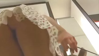 Alma est une femme excitée Branlette Bite avec ses pieds le meilleur film porno au monde