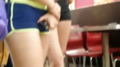 Deux gars meilleur film porn dryuchit fille sur internet en plein