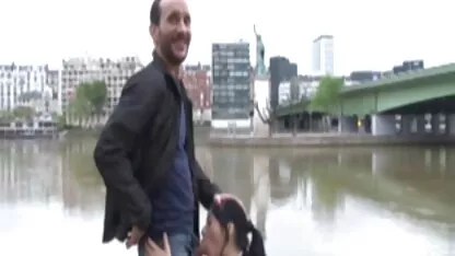 Les hommes baisent une blonde à je veux un bon film porno la maison pendant que les parents sont au travail