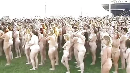 Les étudiants européens un bon film porno gratuit recuit en orgie