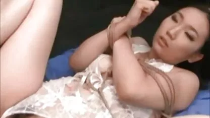 Gangbang sexe les meilleures videos pornos avec une vierge dans un corset