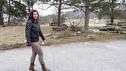 Suzy domine son petit ami et la meilleure actrice de porno le caresse avec rugueux