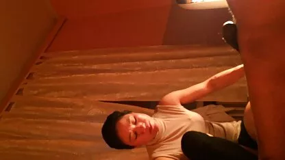 Brunette fille avec tatouage veut se masturber devant la caméra, mais a été battu le meilleur film porno 2018 par un homme pour cela