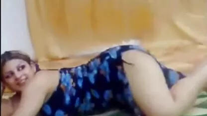 Amateur mieur porno fille avec de beaux seins roses radis