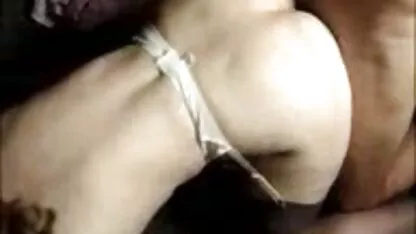 Faire une surprise romantique pour la jolie rousse et amené à l'orgasme grand film porno