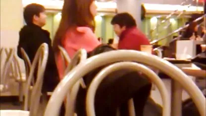 Chic fille meilleurs films pornos français masturbation dans salle de bain se poussant à l'extase