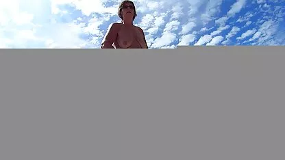Patron en bas baisée un meilleur film porno streaming collègue droit dans le bureau