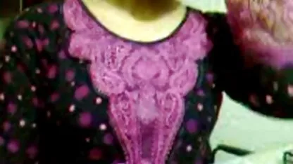 Busty fille taquiner ses meilleur film xxx mamelons