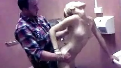 Fille en lingerie de luxe fournit une vidéo personnelle sur un gars voir un bon film porno