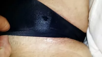 Trois poussins voir un bon film porno engagés dans le BDSM dans le domaine