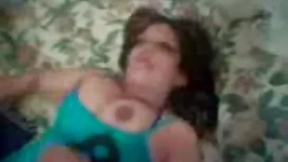 Blonde avec meilleur site de film porno cul rond et gros seins montre le charme dans le chat privé