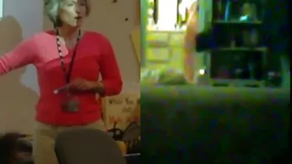 Une jeune fille est venue tester une nouvelle voiture et a hoché la tête au vendeur bon film porno français