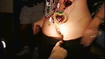 Les cris de brune chaude des doigts dans son vagin chaud mieur porno